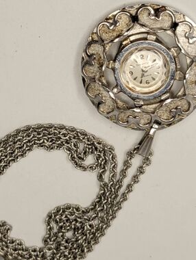 ▪︎Vtg Sovereign Pendant Watch